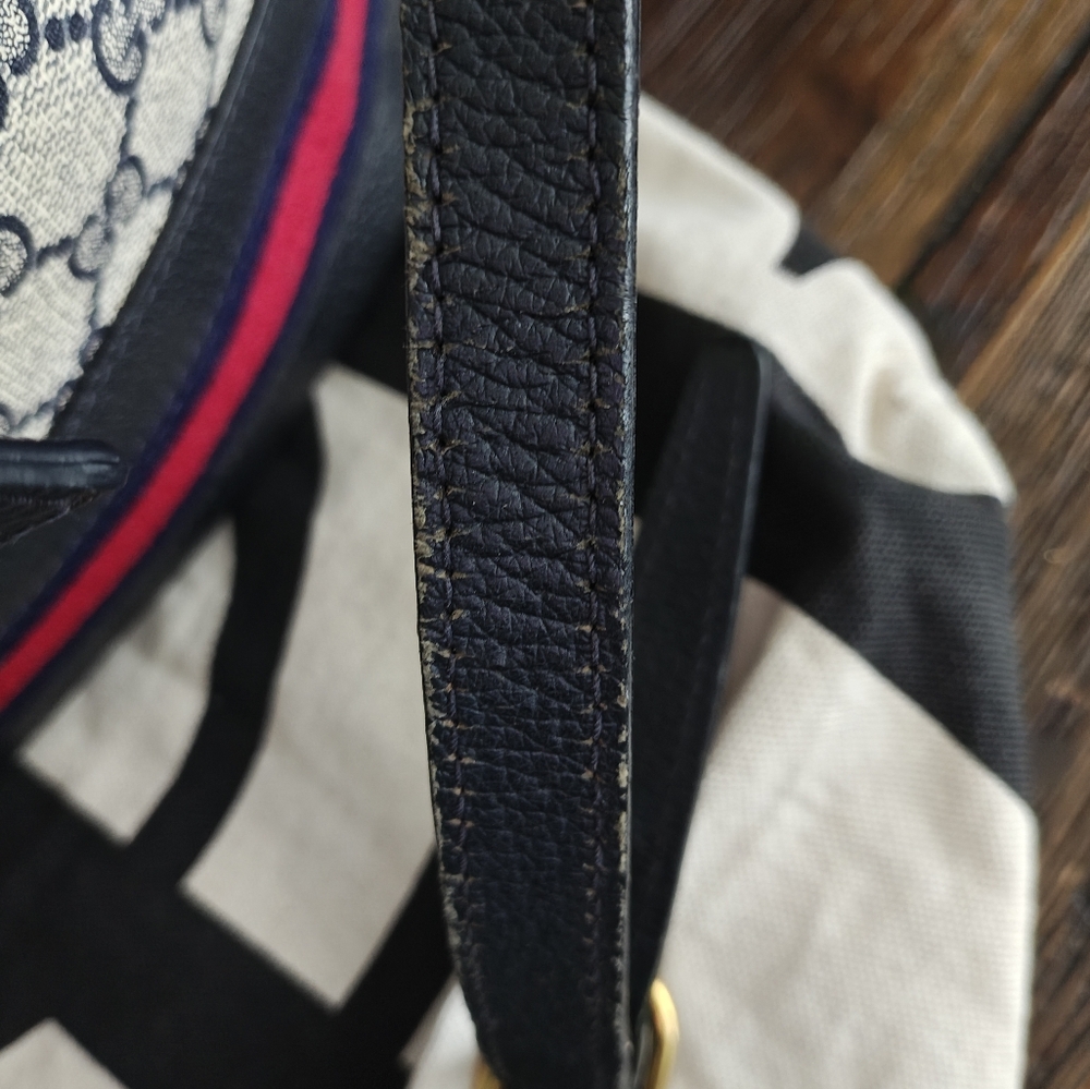 Vintage Gucci Blue Sherry Line Bucket Bag with Gold Hardware - Picture 11 of 13